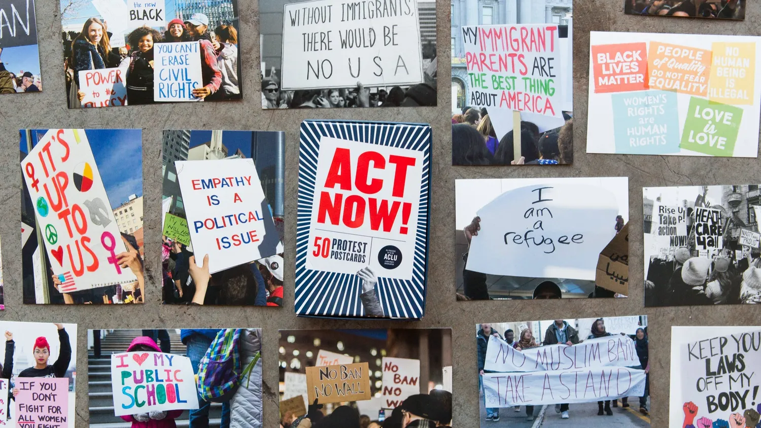 Abrams & Chronicle Books Act Now! postkortbok 50 protestkort