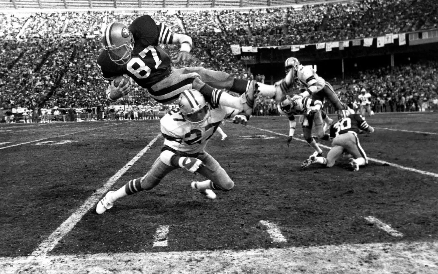 Abrams & Chronicle Books Field of Play 60 Years of NFL Photography innbundet