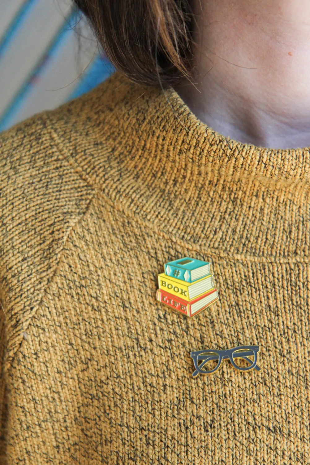 Chronicle Books Book Buds emaljepins 2-pakning leseglede